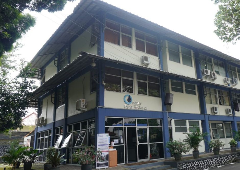 PDAM Tirta Raharja is a Regional Public Company (Perumda) specializing in the management of drinking water and clean water services.

PDAM plays a strategic role in improving water distribution services to all customers. By implementing IoT sensors (Pressure Sensors), the company enhances its ability to monitor water distribution pressure, ensuring that there are no leaks between the main meters and customer meters.