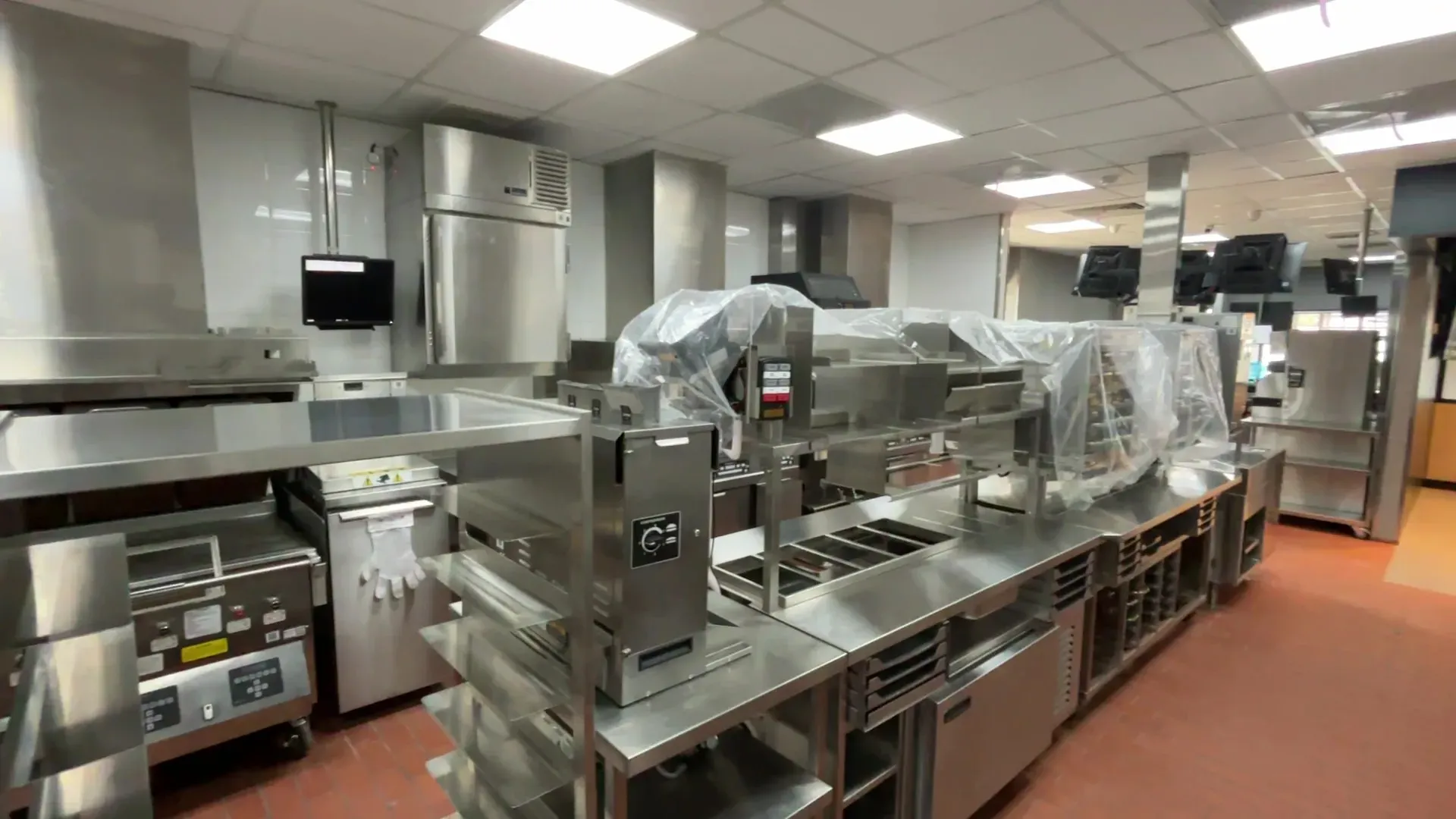 modern_restaurant_kitchen_1_2026_iki.webp